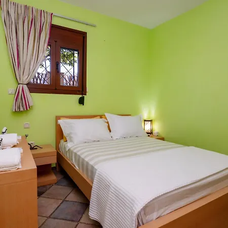 Seragio - With Private Swimming Pool Atsipopoulo
